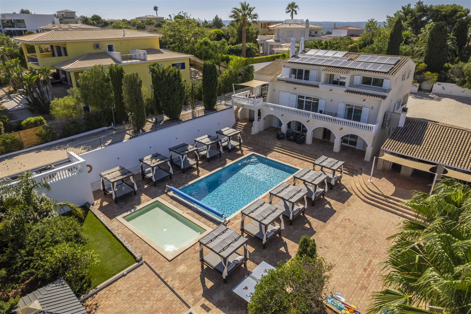 Aerial view of Villa Lux Luz and its grounds in Praia da Luz